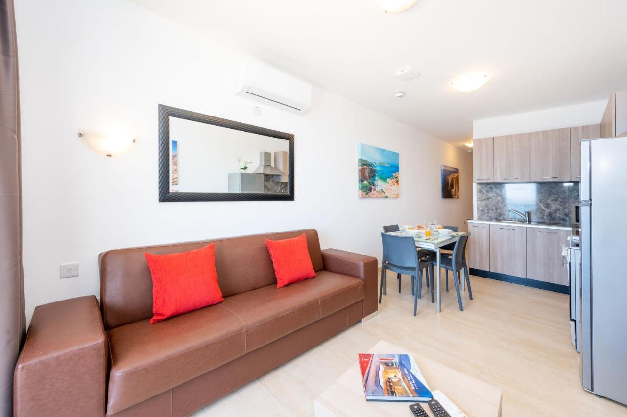 Islet Promenade Seafront 1 Bedroom Apartment With Sea View Balcony By Getawaysmalta St. Paul's Bay Esterno foto