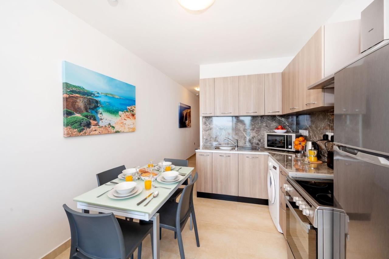 Islet Promenade Seafront 1 Bedroom Apartment With Sea View Balcony By Getawaysmalta St. Paul's Bay Esterno foto